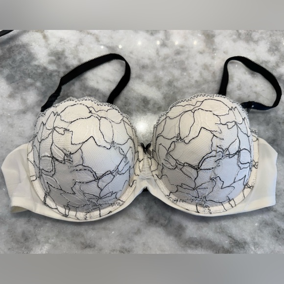 Victoria's Secret Black and White Balconet Lace Bra 38C - Picture 6 of 6
